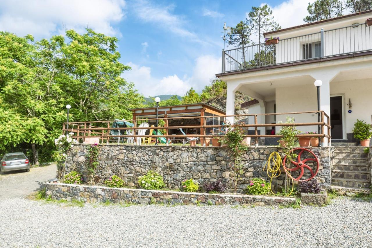 Villa Emily Framura Luaran gambar