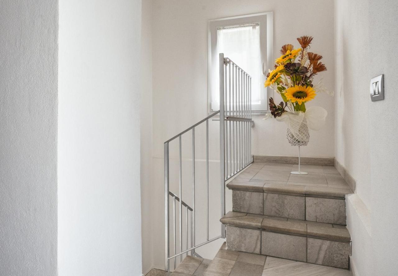 Villa Emily Framura Luaran gambar